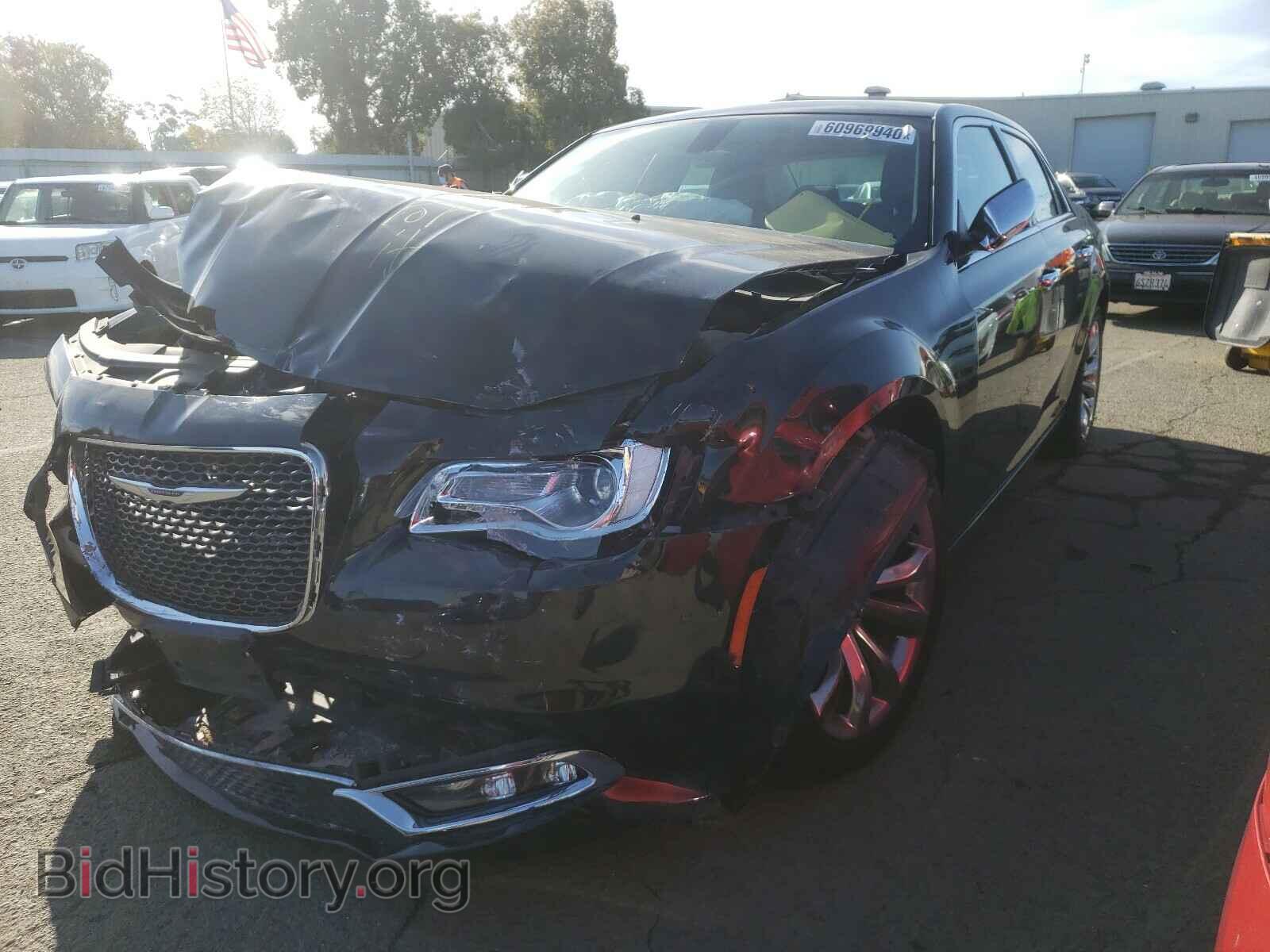2019 CHRYSLER 300 - VIN: 2C3CCAEG2KH577647 - Photo 2