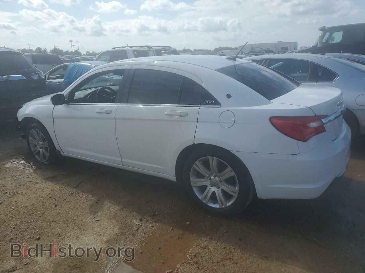 2014 CHRYSLER 200 - VIN: 1C3CCBAB1EN205373 - Фото 2