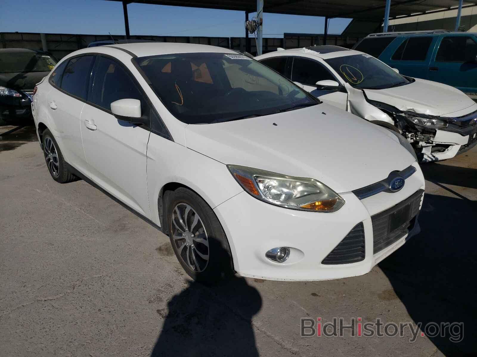 Photo 1FAHP3F28CL320619 - FORD FOCUS 2012