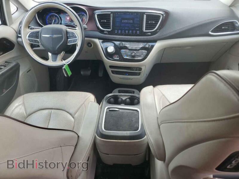 2017 Chrysler PACIFICA (VIN 2C4RC1GG2HR584040) — photo 8 of 13