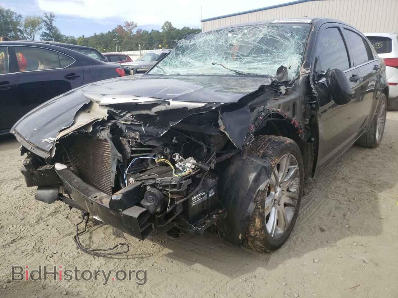 2013 CHRYSLER 200 - VIN: 1C3CCBAB2DN669223 - Фото 2