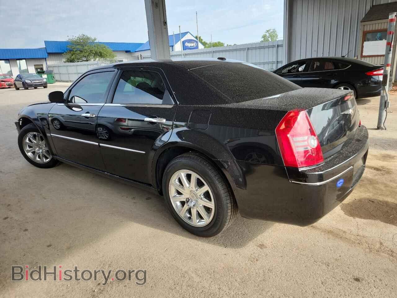 2010 CHRYSLER 300 - VIN: 2C3CA5CV2AH281072 - Фото 2