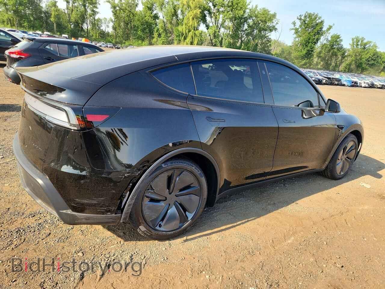 2026 Tesla MODEL Y (VIN 7SAYGDEE8TA693819) — фото 3 из 14
