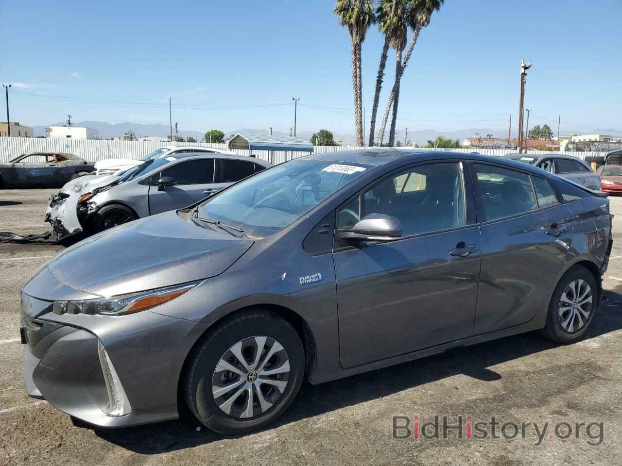 Фотография JTDKARFP6L3145495 - TOYOTA PRIUS 2020