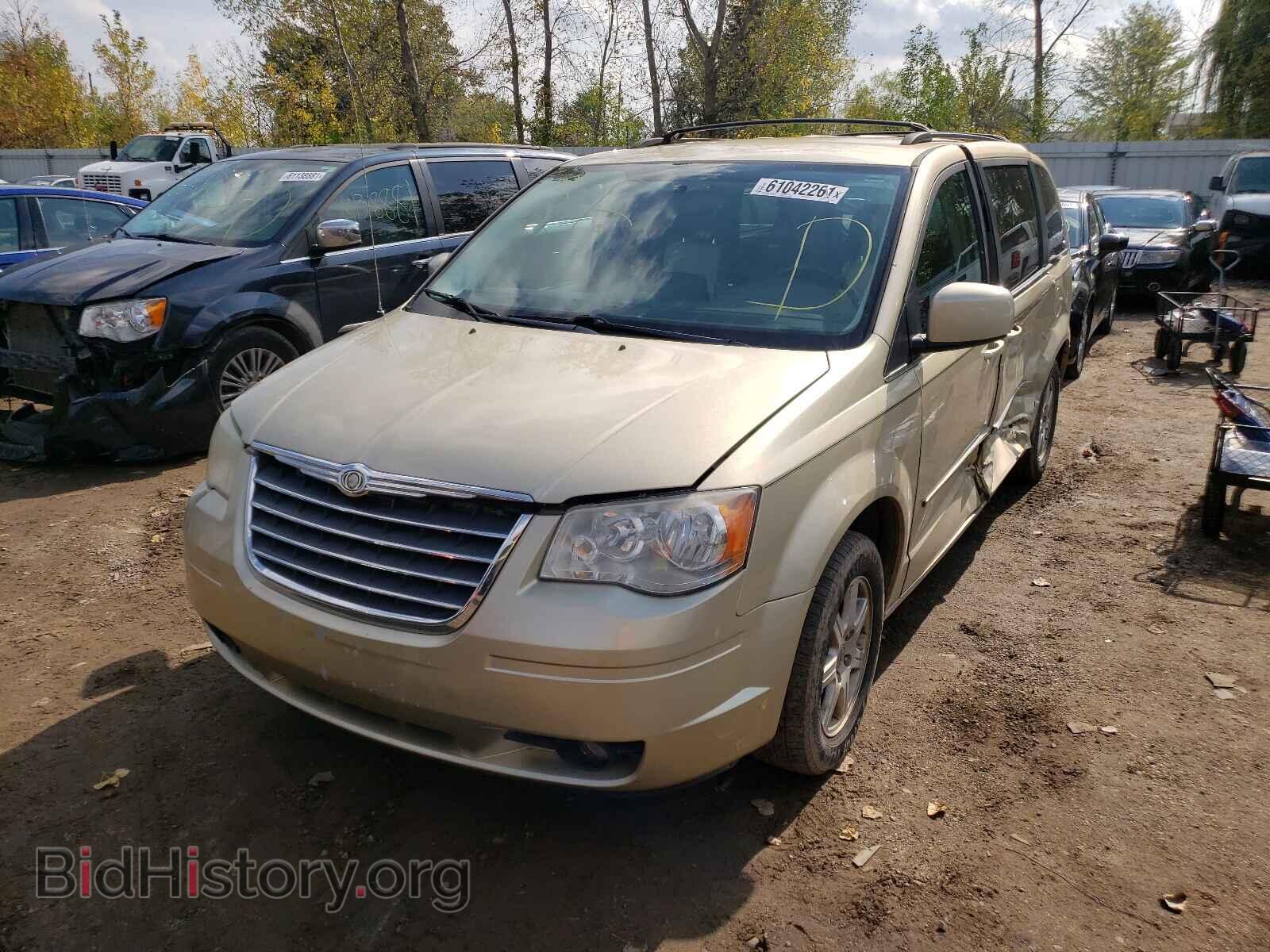 2010 CHRYSLER MINIVAN - VIN: 2A4RR8DX4AR449329 - Фото 2