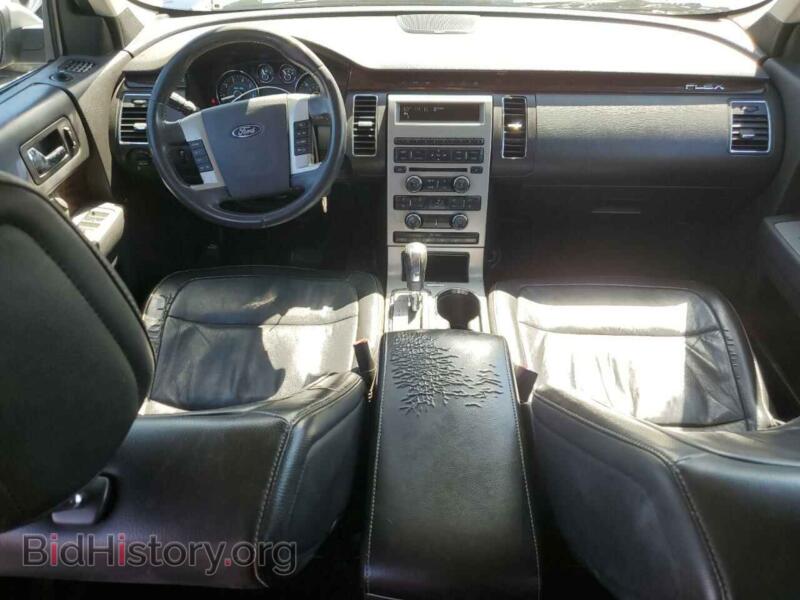 2011 Ford FLEX (VIN 2FMGK5CC6BBD20643) — photo 8 of 13
