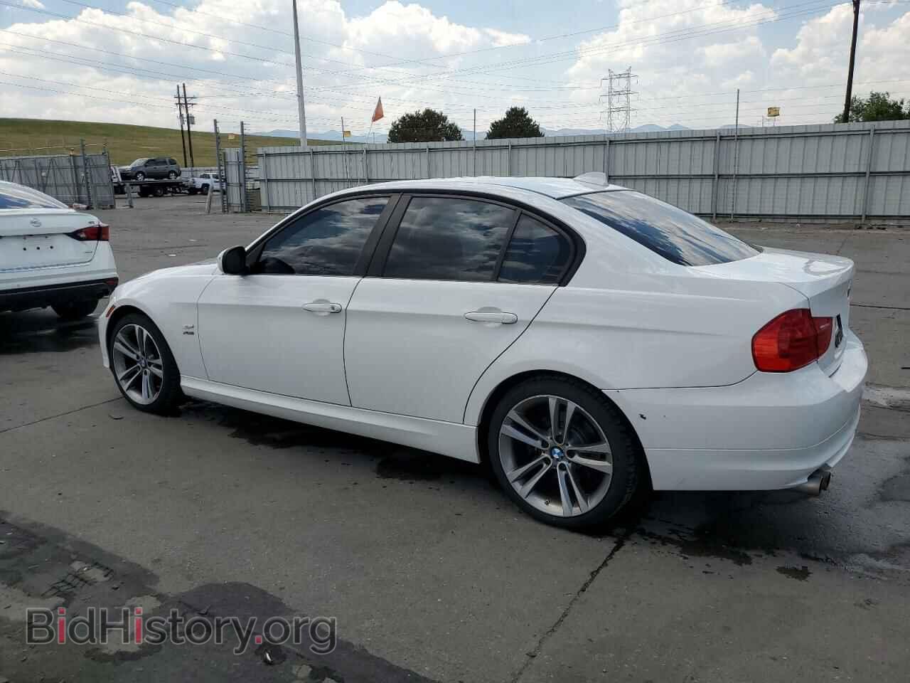2011 BMW 3 SERIES - VIN: WBAPK5C56BF123957 - Фото 2