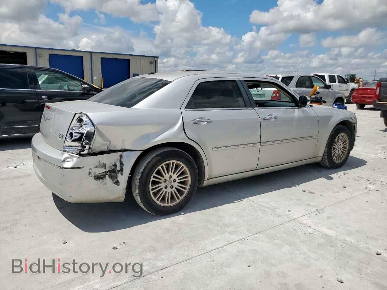 2010 CHRYSLER 300 - VIN: 2C3CA5CV7AH307018 - Фото 3
