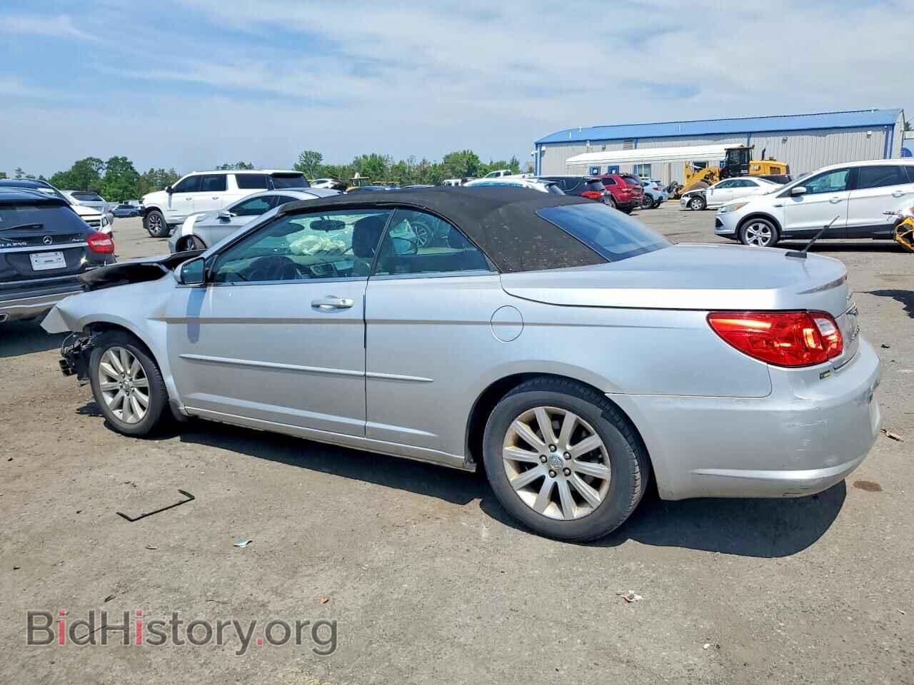 2010 CHRYSLER SEBRING - VIN: 1C3BC5ED3AN127911 - Фото 2
