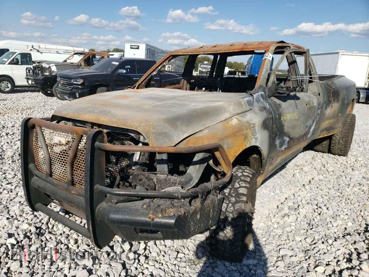 2017 RAM 3500 - VIN: 3C63RRGL8HG527743 - Фото 2