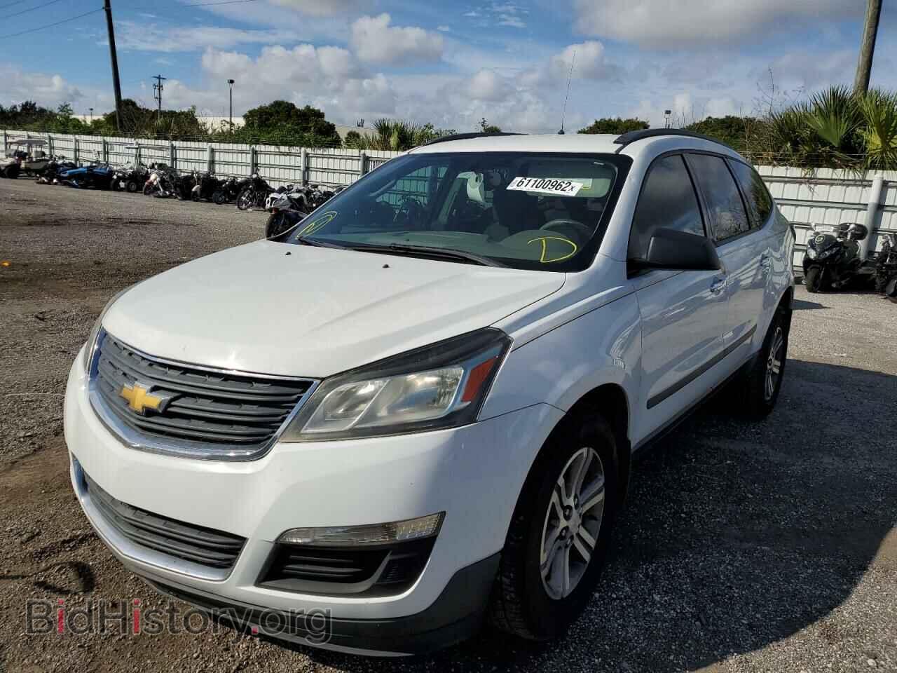 2017 CHEVROLET TRAVERSE - VIN: 1GNKRFKD2HJ310519 - Фото 2
