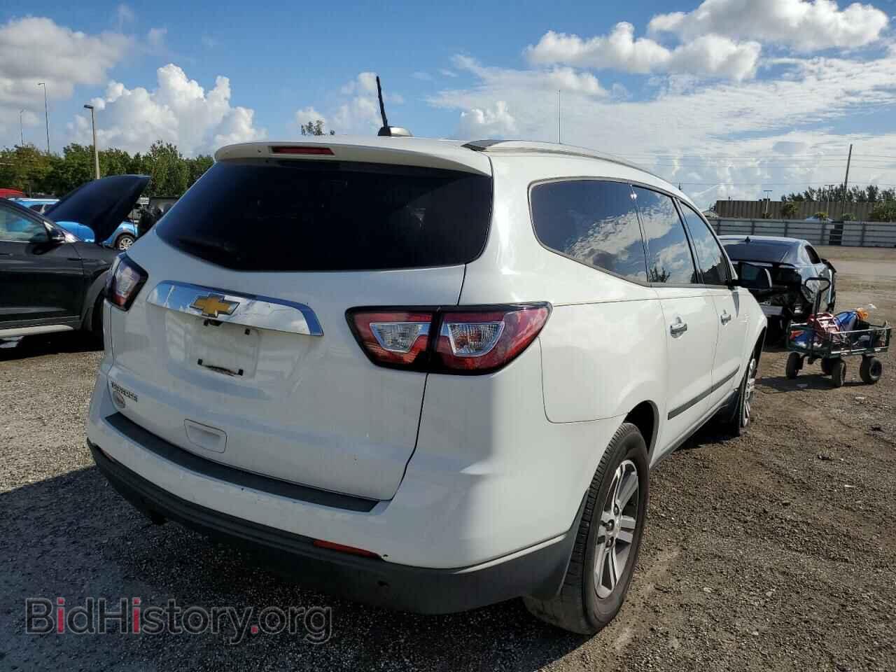 2017 CHEVROLET TRAVERSE - VIN: 1GNKRFKD2HJ310519 - Фото 4