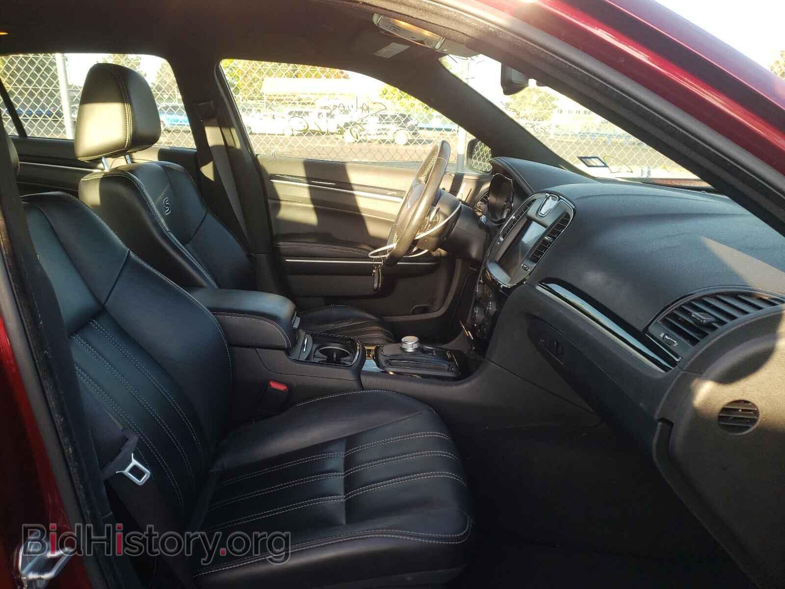 2019 CHRYSLER 300 - VIN: 2C3CCABG1KH661141 - Фото 5