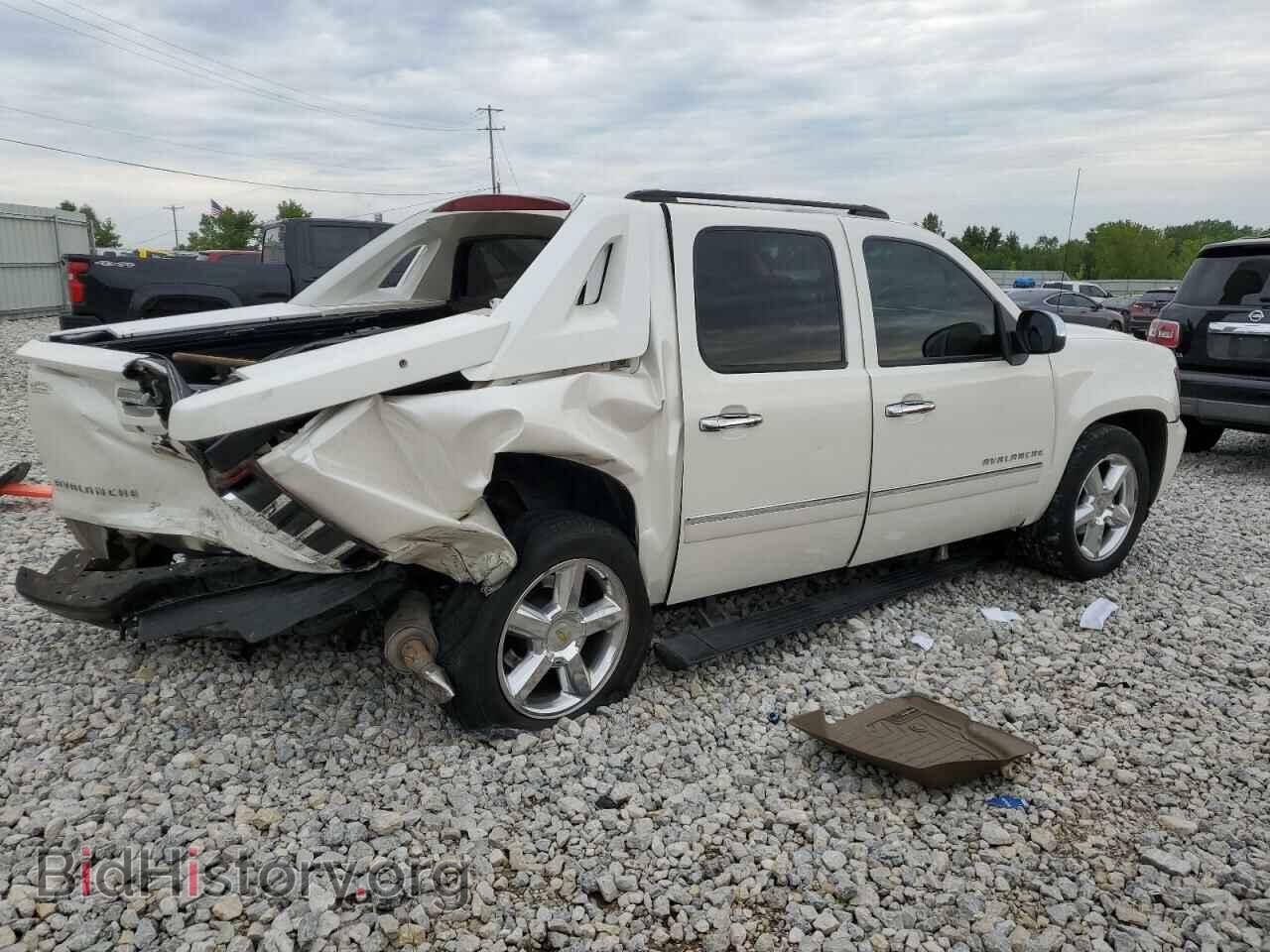 2011 CHEVROLET AVALANCHE - VIN: 3GNTKGE38BG136482 - Фото 3