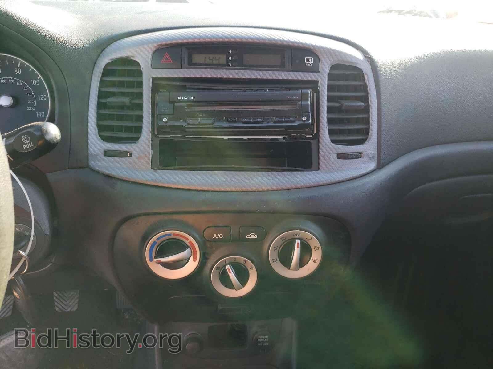 2007 HYUNDAI ACCENT - VIN: KMHCM36C67U027075 - Фото 9