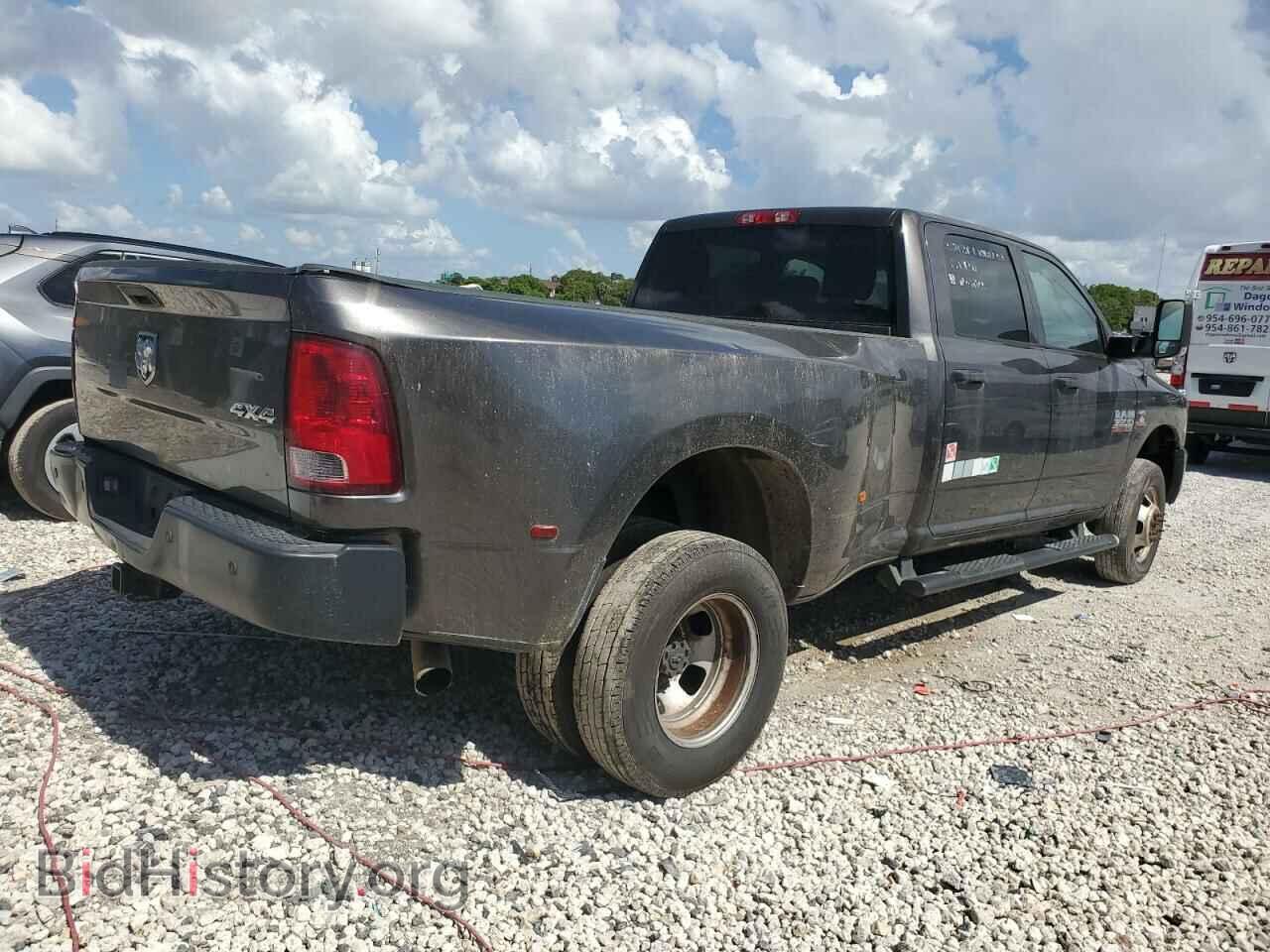 2018 RAM All Models - VIN: 3C63RRGL9JG238912 - Photo 3