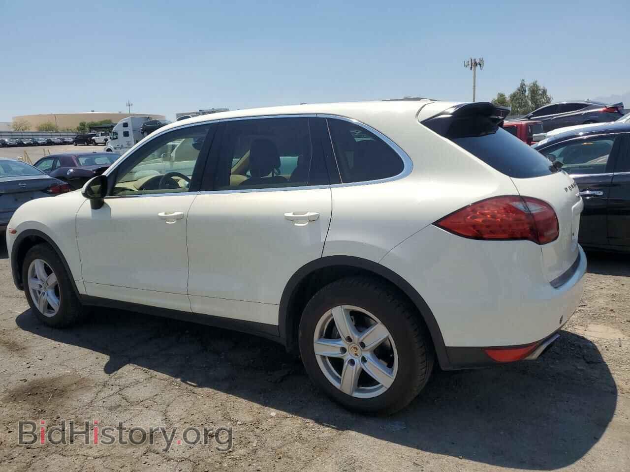 2011 PORSCHE CAYENNE - VIN: WP1AA2A25BLA01979 - Photo 2