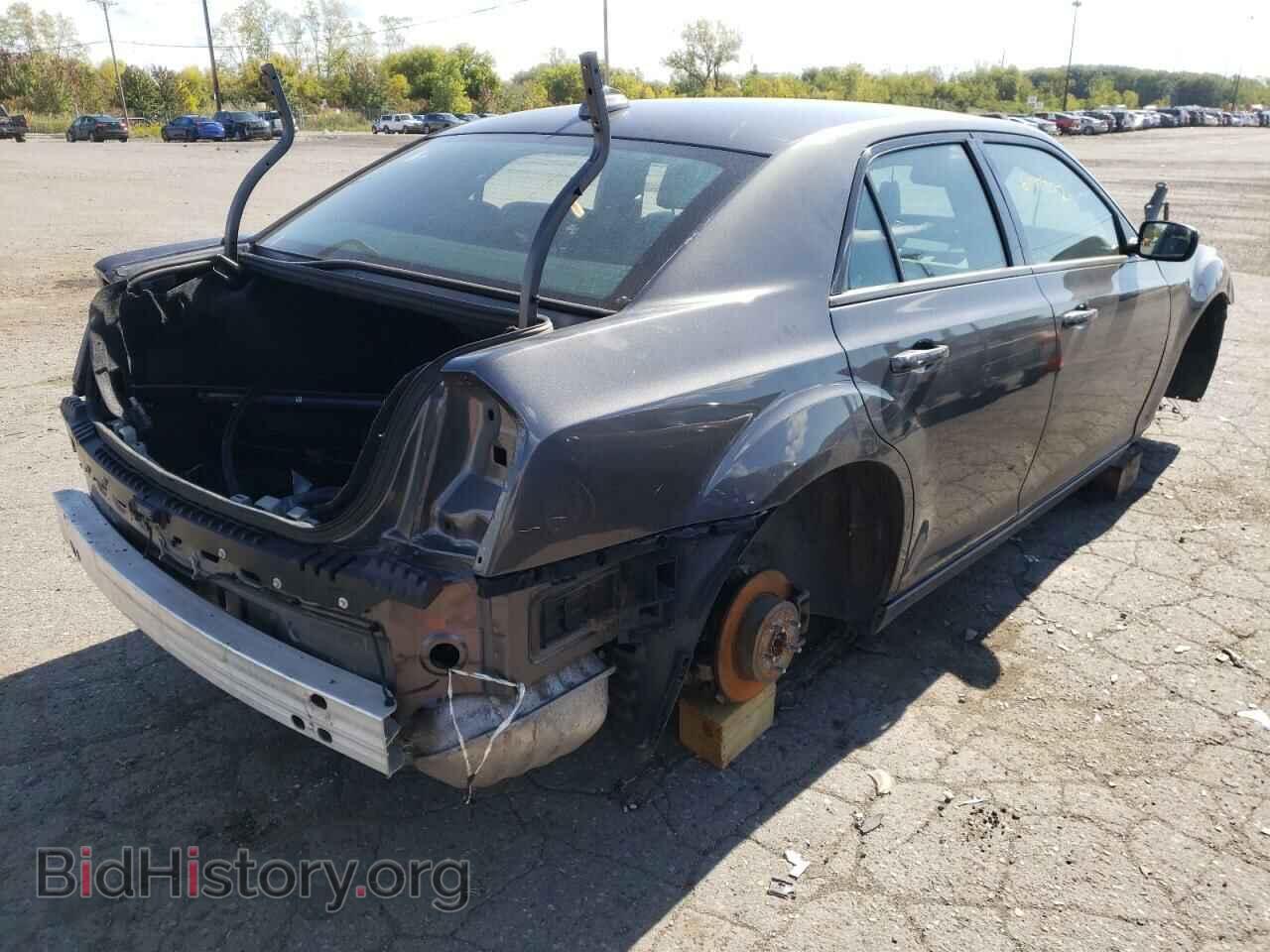 2019 CHRYSLER 300 - VIN: 2C3CCABG0KH617955 - Фото 4