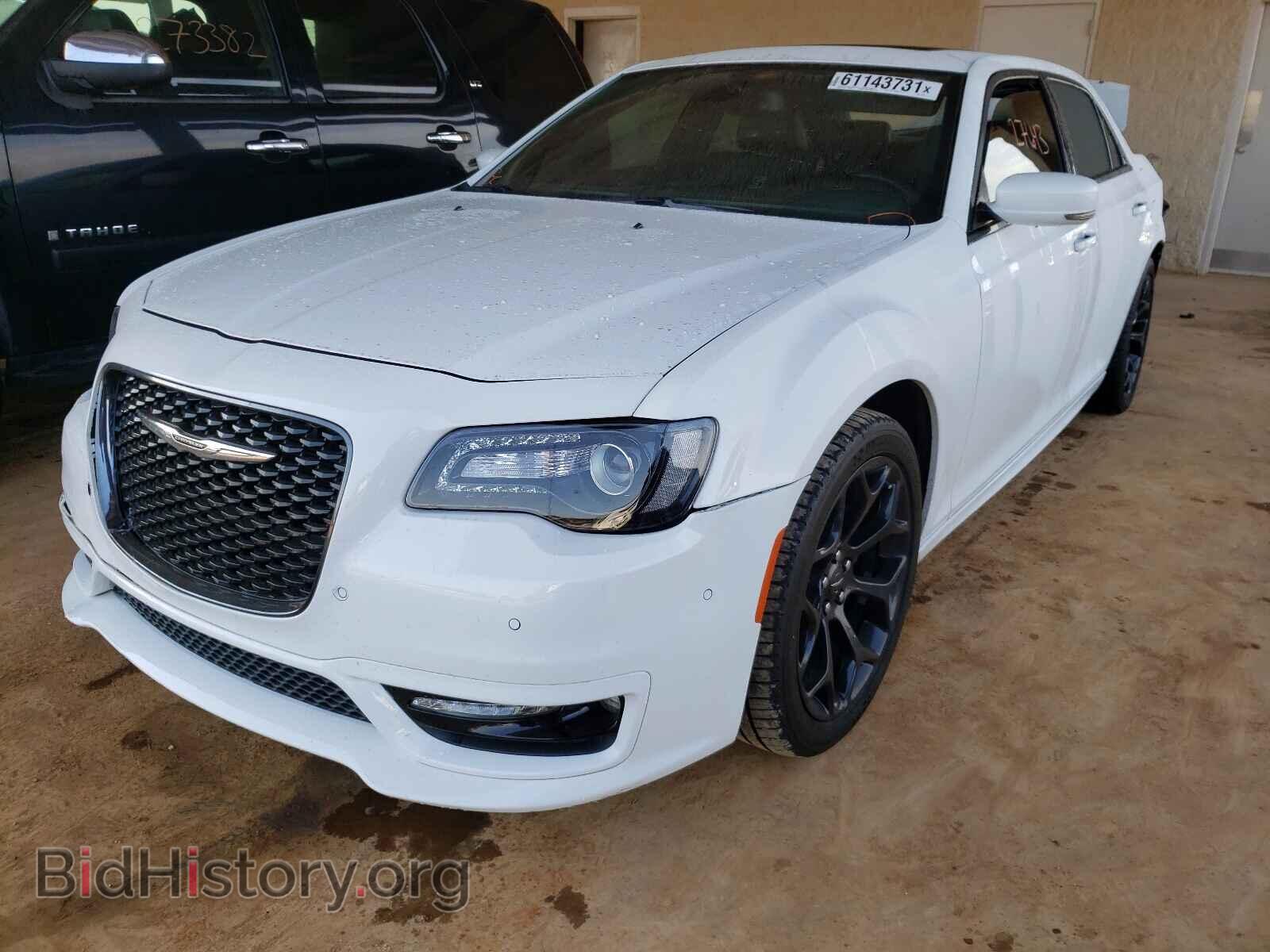 2019 CHRYSLER 300 - VIN: 2C3CCABG1KH648132 - Фото 2
