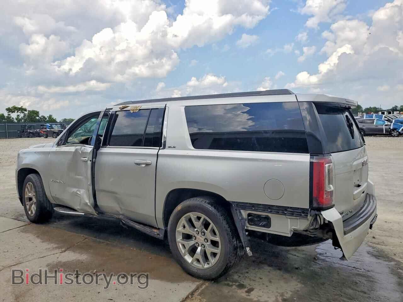 2019 GMC YUKON - VIN: 1GKS2FKC3KR381570 - Photo 2