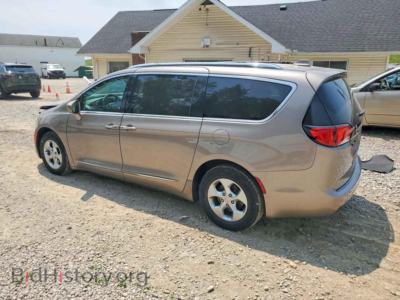 2017 CHRYSLER PACIFICA - VIN: 2C4RC1EGXHR804592 - Photo 2