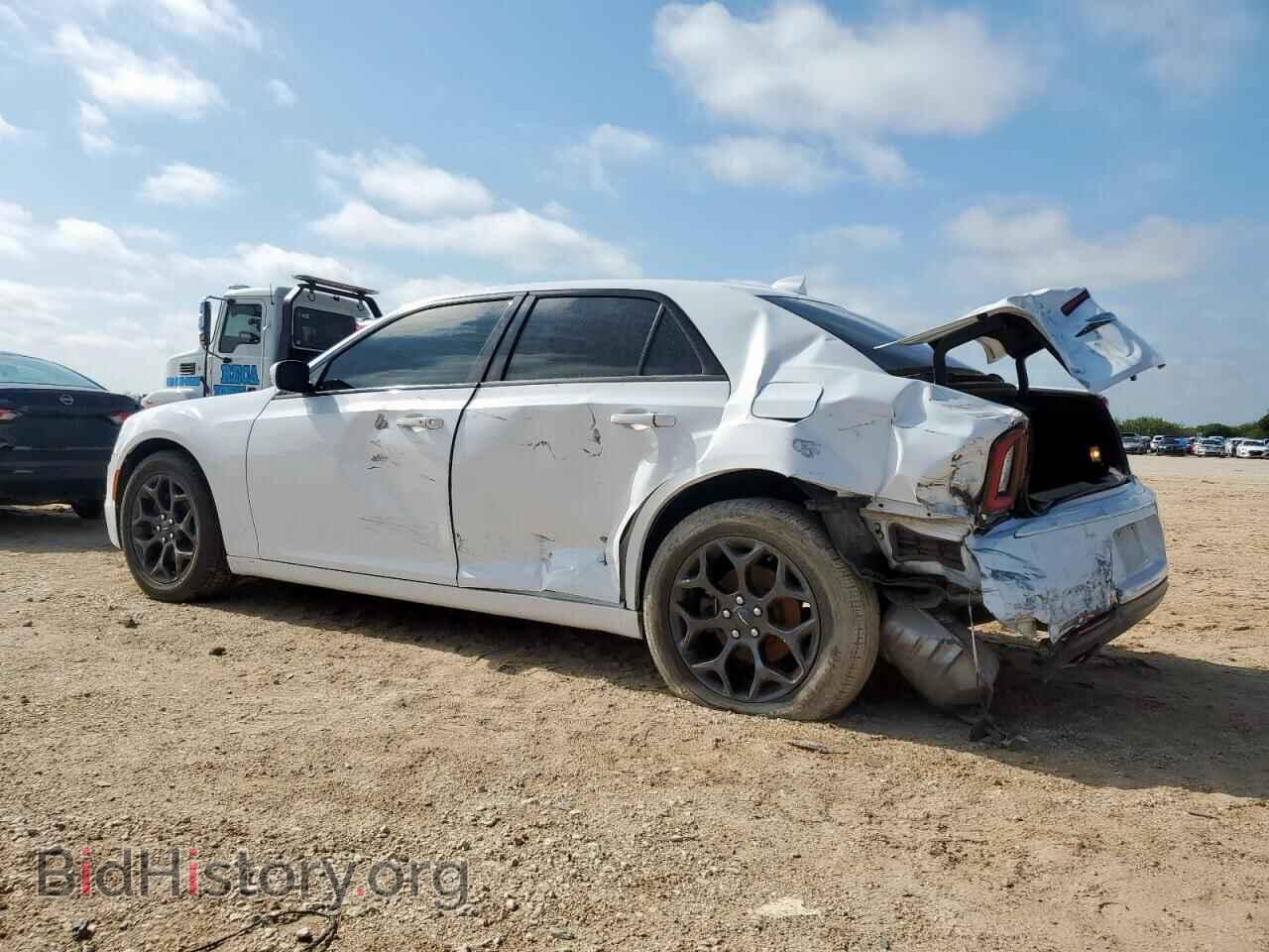 2019 CHRYSLER 300 - VIN: 2C3CCAGG5KH634419 - Фото 2