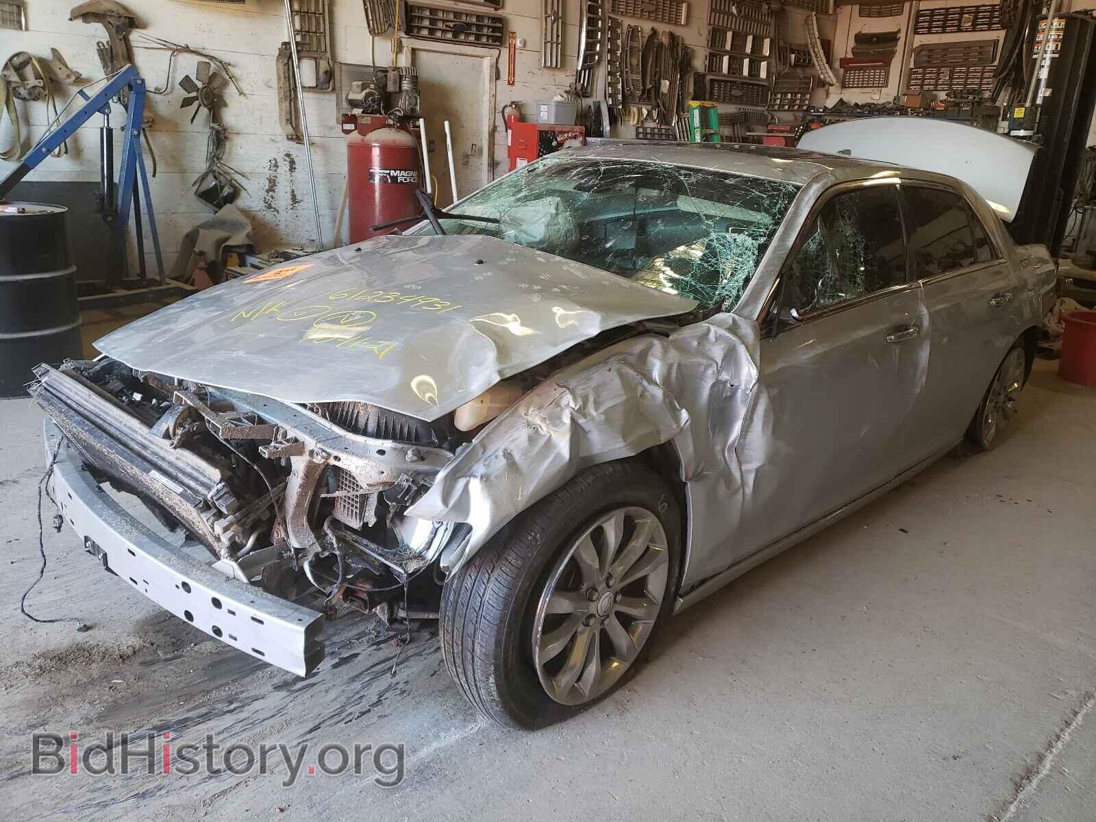 2019 CHRYSLER 300 - VIN: 2C3CCAKG5KH706114 - Фото 2