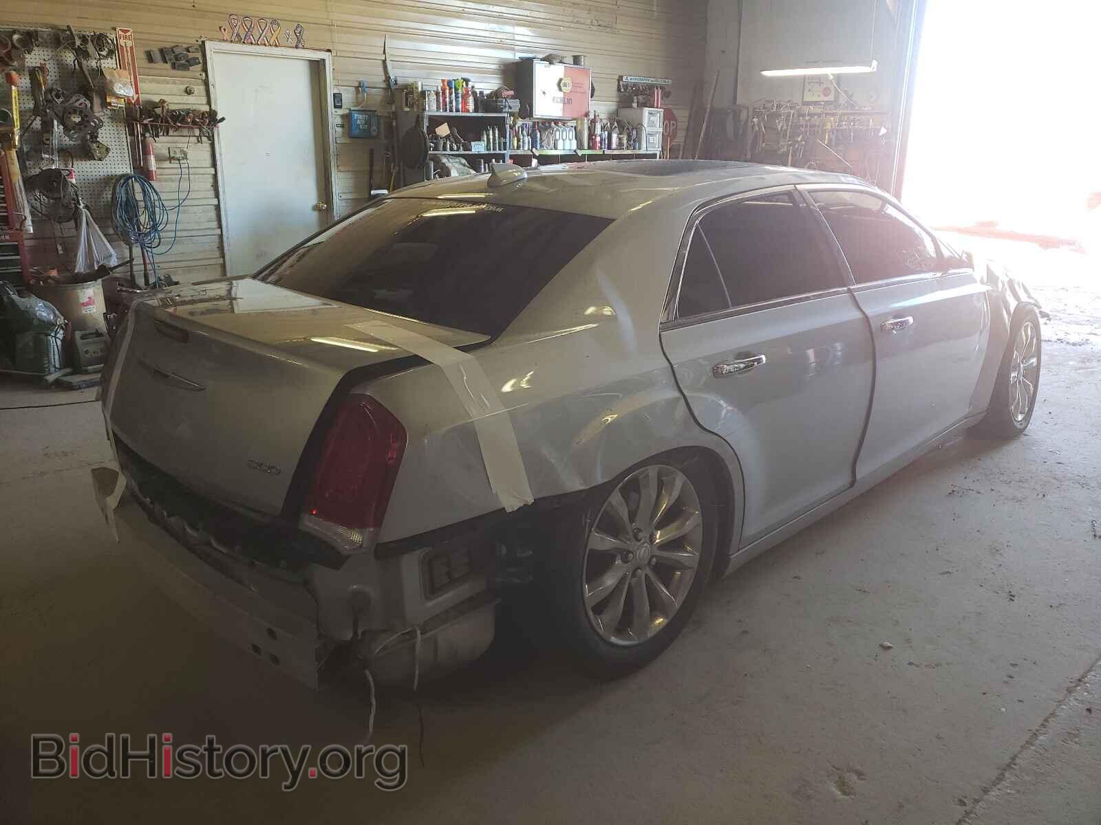 2019 CHRYSLER 300 - VIN: 2C3CCAKG5KH706114 - Фото 4
