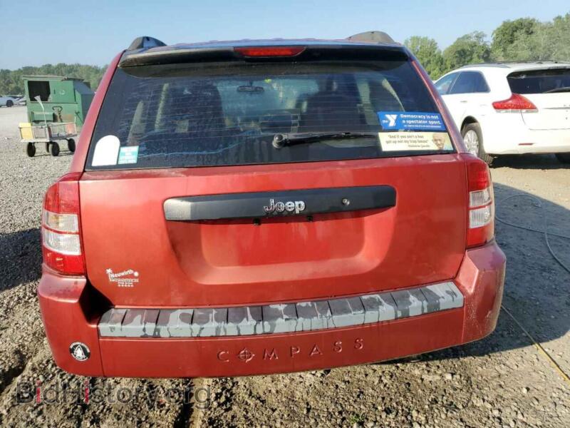2008 Jeep COMPASS (VIN 1J8FT47088D593456) — фото 6 из 12