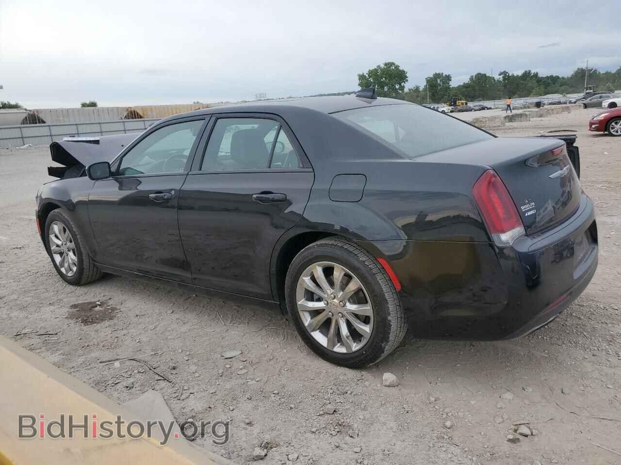 2015 CHRYSLER 300 - VIN: 2C3CCAGG9FH808773 - Фото 2