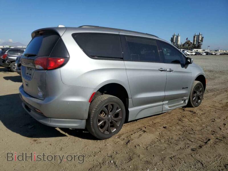2020 Chrysler PACIFICA (VIN 2C4RC1BG4LR217141) — photo 3 of 13