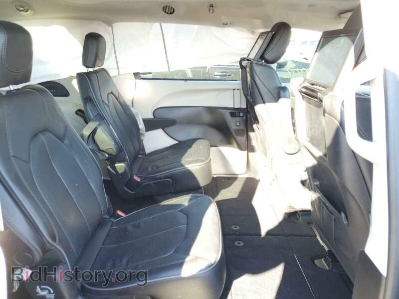 2020 Chrysler PACIFICA (VIN 2C4RC1GG9LR281877) — photo 6 of 10