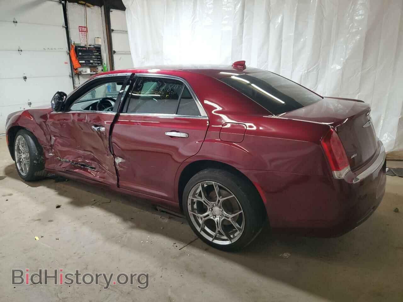 2019 CHRYSLER 300 - VIN: 2C3CCAKG7KH690935 - Фото 2
