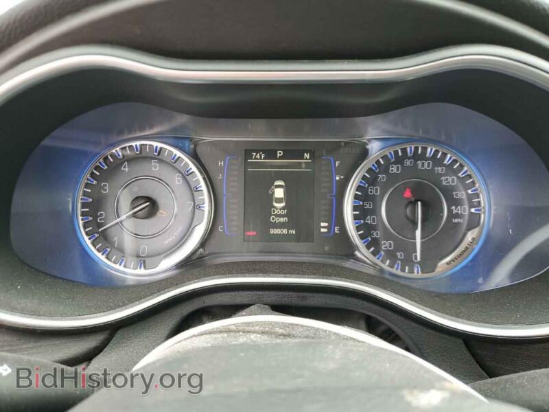 2016 Chrysler 200 (VIN 1C3CCCAB1GN117111) — photo 9 of 14
