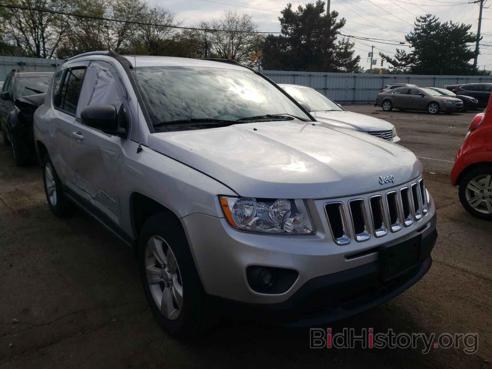 Photo 1J4NF1FBXBD239323 - JEEP COMPASS 2011