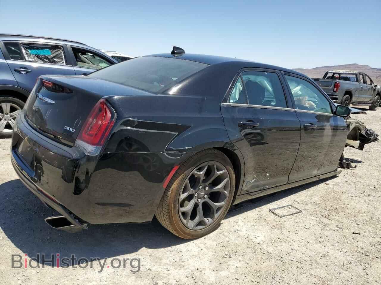 2019 CHRYSLER 300 - VIN: 2C3CCAAG2KH590338 - Фото 3