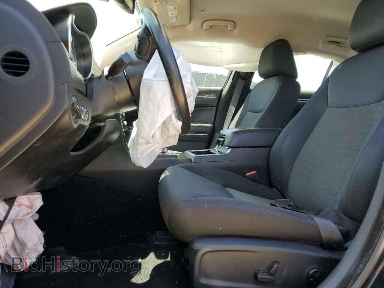 2019 CHRYSLER 300 - VIN: 2C3CCAAG2KH590338 - Фото 7
