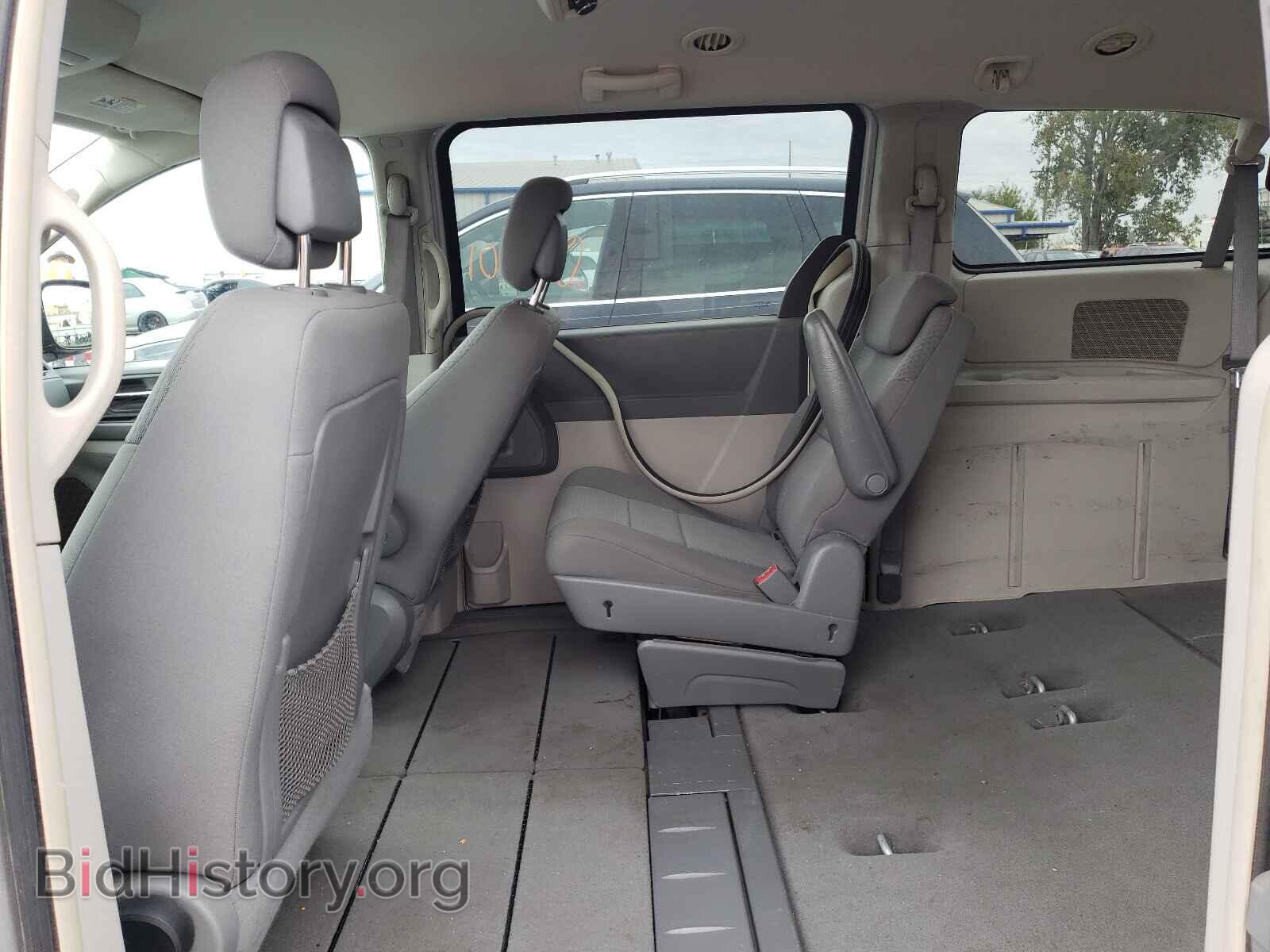 2010 CHRYSLER MINIVAN - VIN: 2A4RR2D11AR392130 - Фото 6