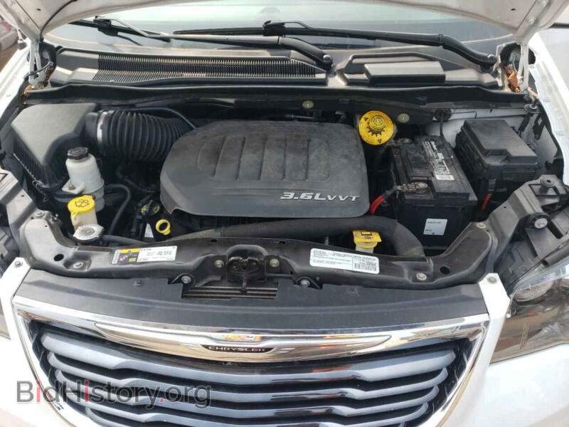 2016 Chrysler MINIVAN (VIN 2C4RC1HG1GR221340) — photo 12 of 13