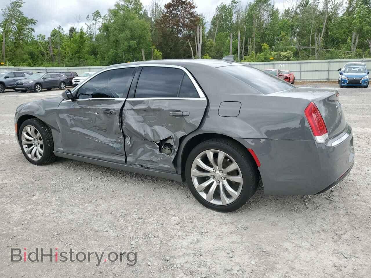 2017 CHRYSLER 300 - VIN: 2C3CCAAGXHH625765 - Фото 2