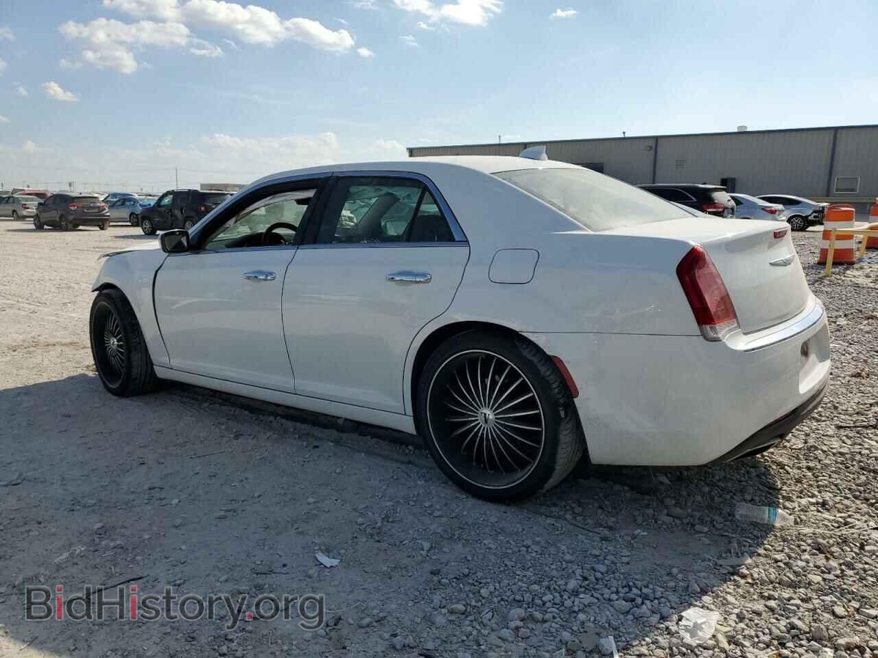 2019 CHRYSLER 300 - VIN: 2C3CCAEG6KH528290 - Фото 2