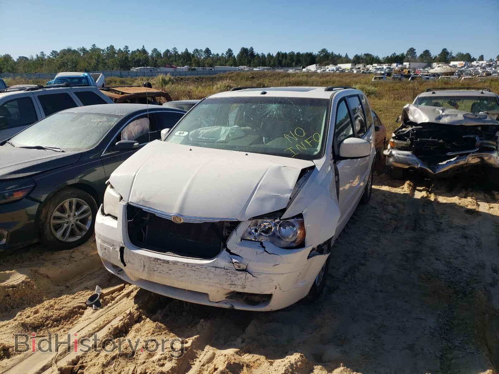 2008 CHRYSLER MINIVAN - VIN: 2A8HR54P88R663453 - Фото 2