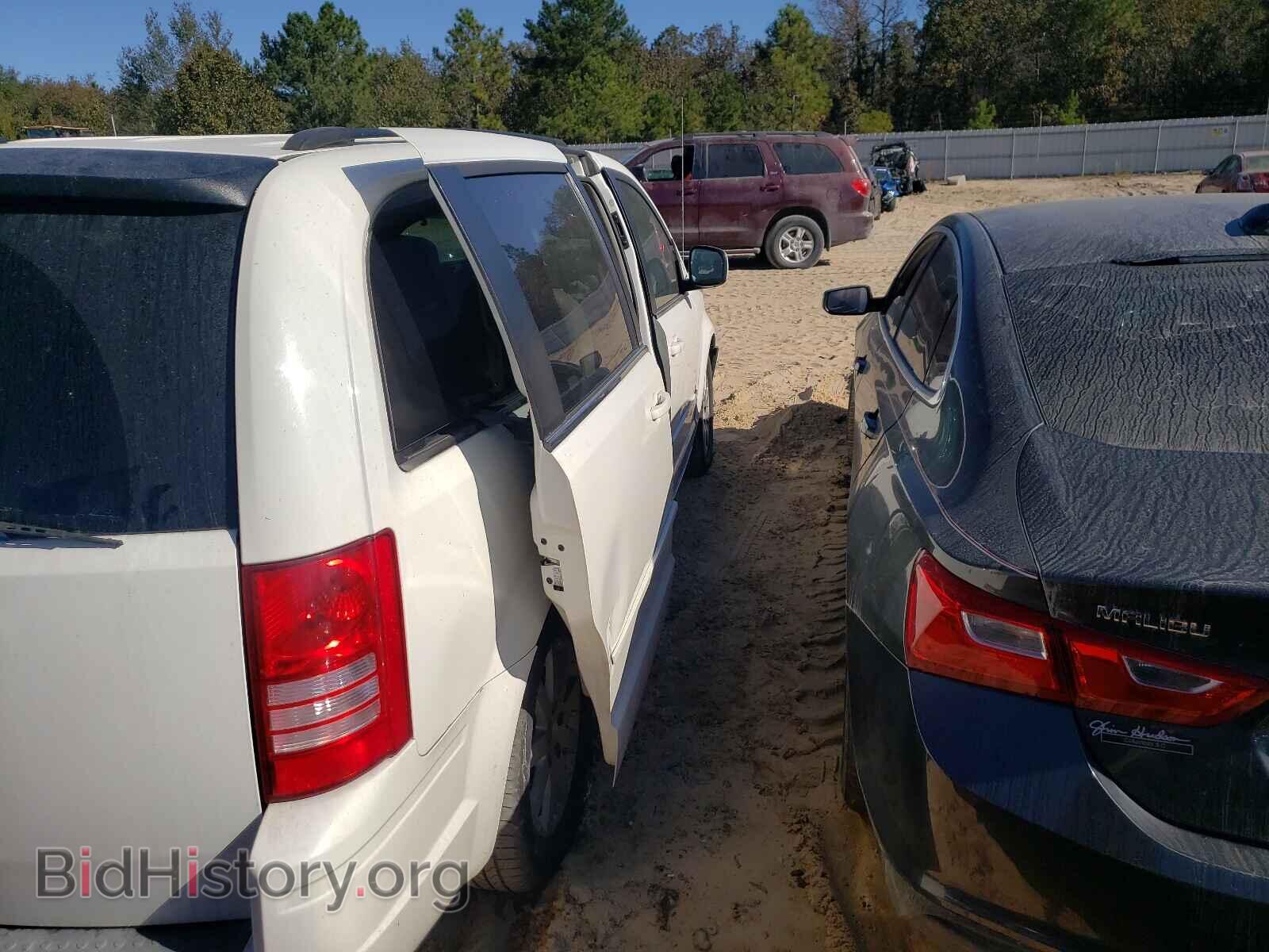 2008 CHRYSLER MINIVAN - VIN: 2A8HR54P88R663453 - Фото 4