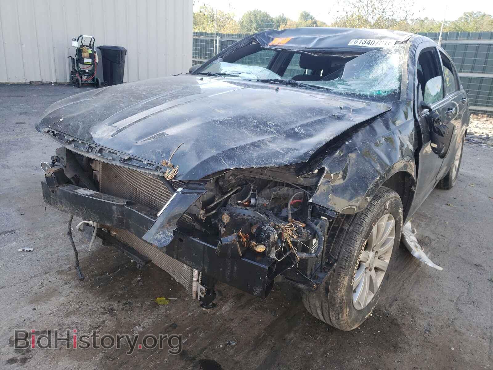 2011 CHRYSLER 200 - VIN: 1C3BC1FB1BN570131 - Фото 2