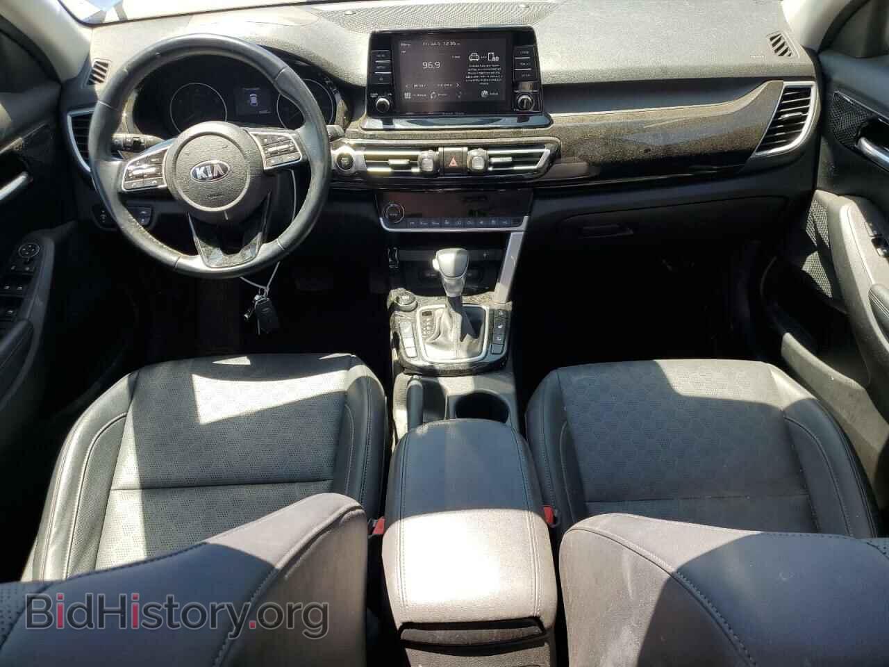 2021 KIA SELTOS - VIN: KNDERCAA9M7130795 - Фото 8