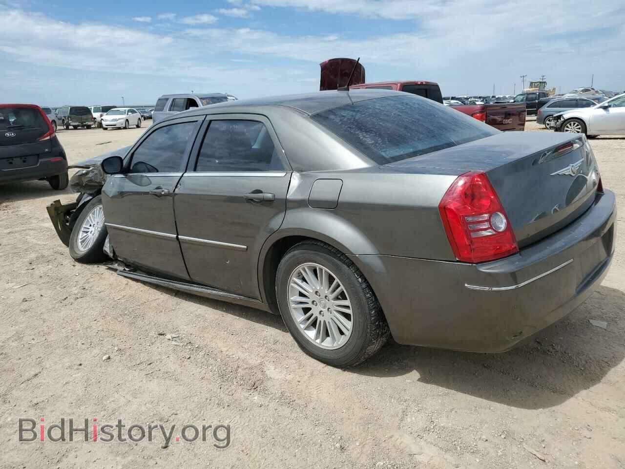 2008 CHRYSLER 300 - VIN: 2C3KA53G28H329998 - Фото 2