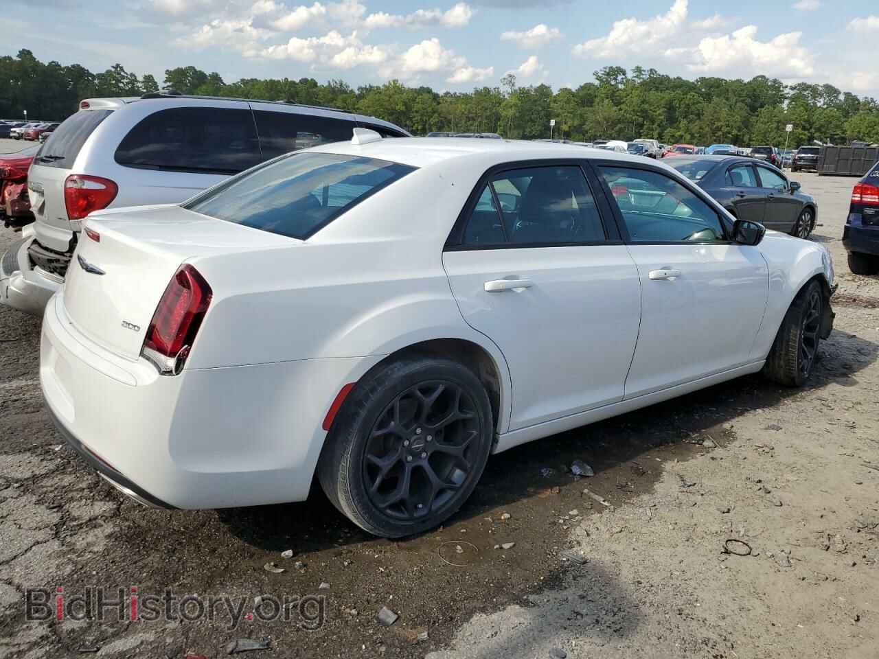 2019 CHRYSLER 300 - VIN: 2C3CCAAG6KH694010 - Фото 3