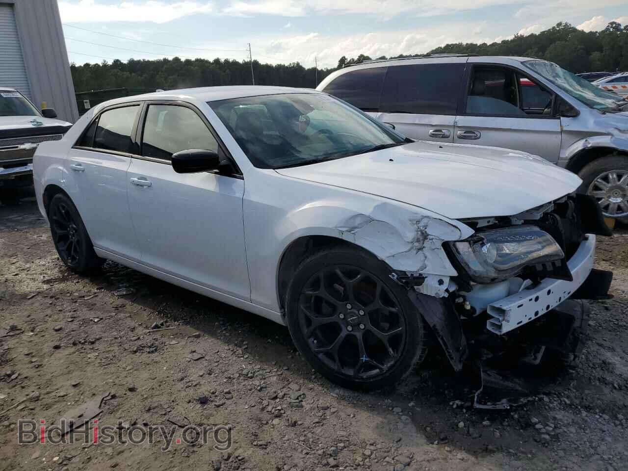 2019 CHRYSLER 300 - VIN: 2C3CCAAG6KH694010 - Фото 4
