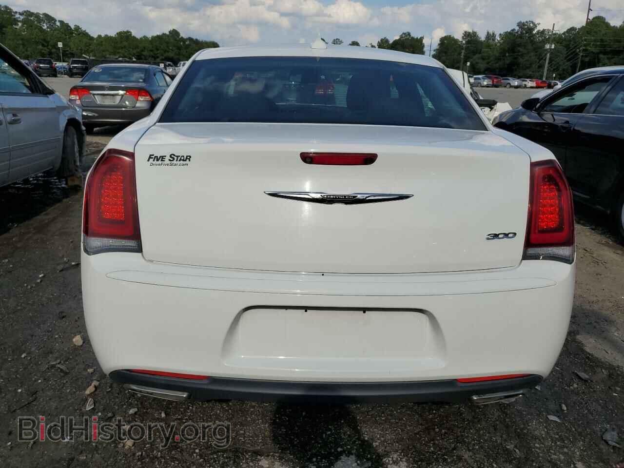 2019 CHRYSLER 300 - VIN: 2C3CCAAG6KH694010 - Фото 6