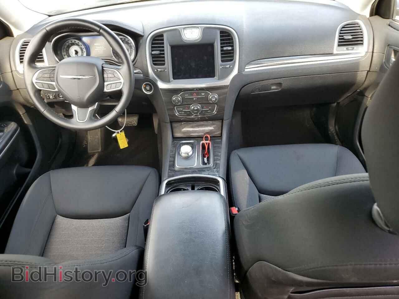 2019 CHRYSLER 300 - VIN: 2C3CCAAG6KH694010 - Фото 8